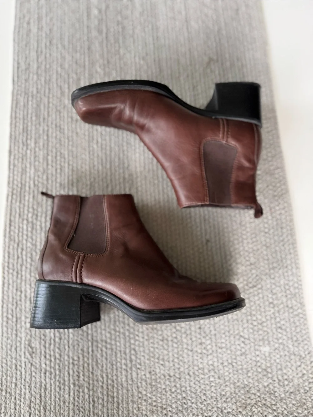 Vintage Clarks Brown Leather Square Toe Lug Sole Chelsea Ankle Boots Sz 7.5